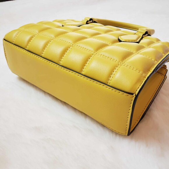 💛NEW Michael Kors SHEILA Small CZ Quilted Vegan Satchel Crossbody Handbag Purse - Picture 10 of 16